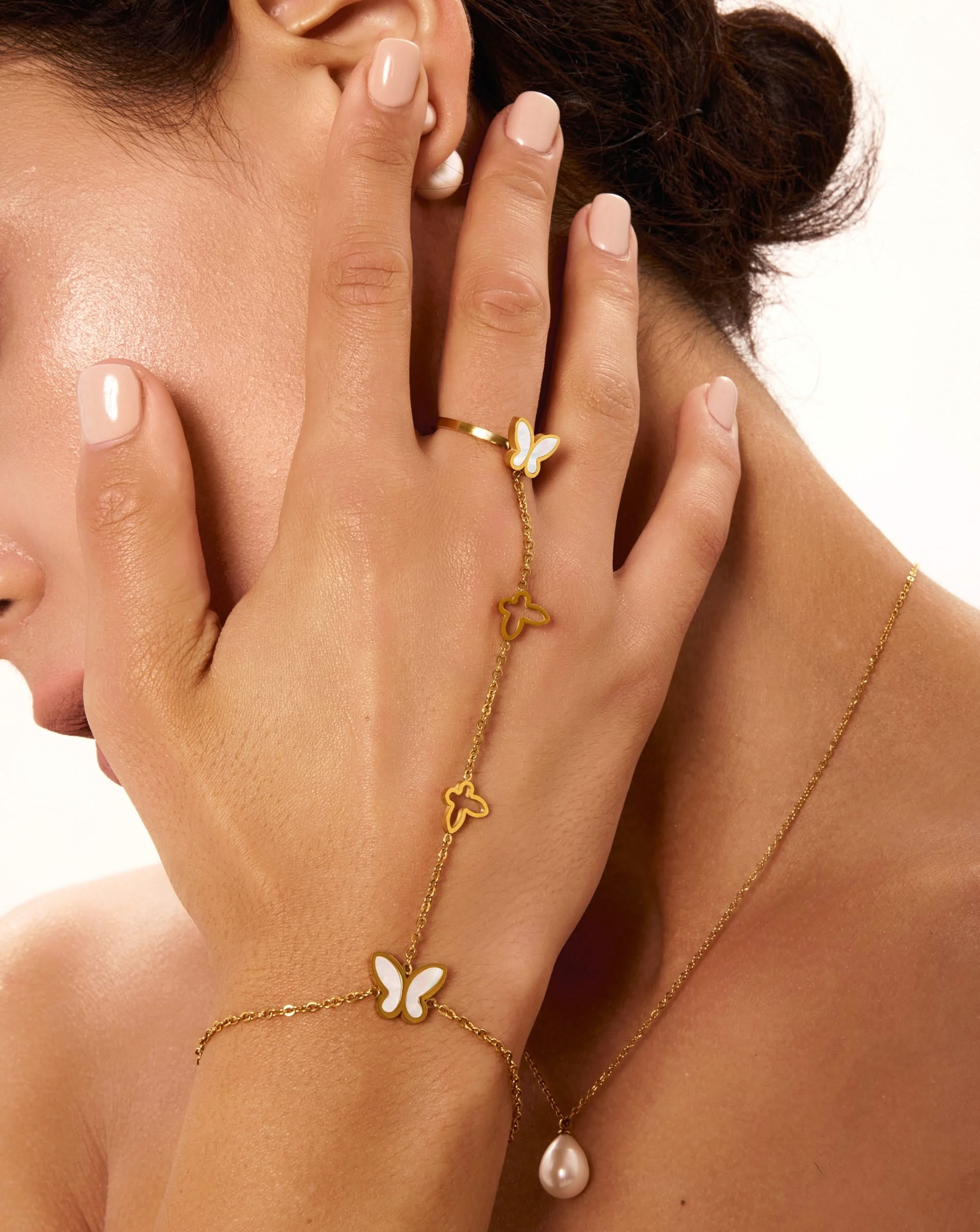 Butterfly Mother - of - Pearl Hand Chain, 3A - PERLVOYA